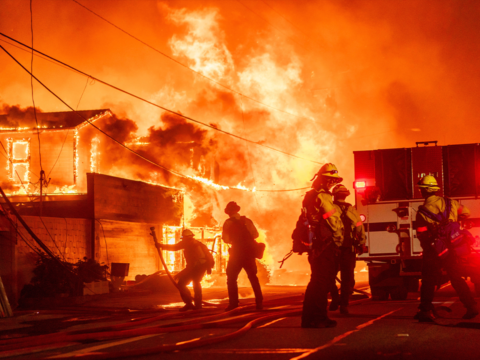 California wildfires force thousands to evacuate and more top headlines