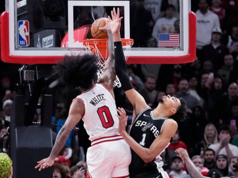 Bulls' Coby White throws down vicious dunk over 7-foot-3 phenom Victor Wembanyama