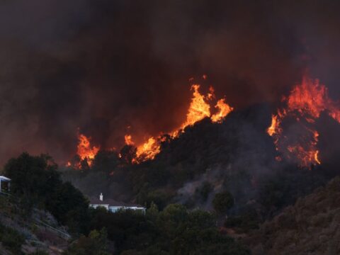 2nd fire breaks out in Pasadena amid strong Santa Ana winds