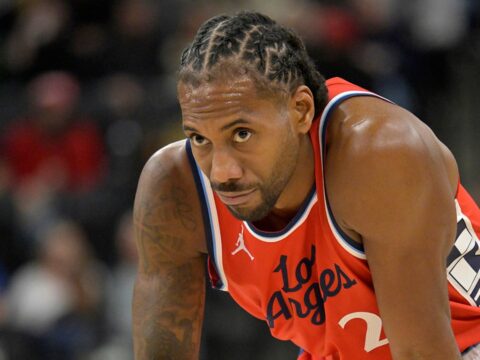 Clippers' Kawhi Leonard leaves team to help family deal with raging wildfires: report