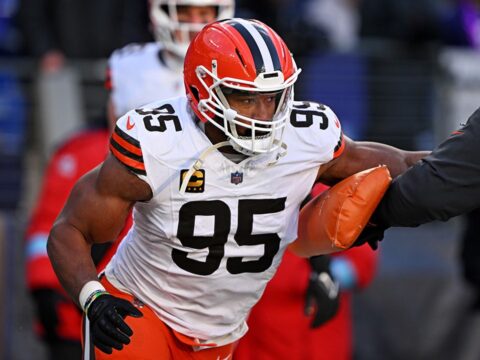 Browns' Myles Garrett has heartwarming moment with Ravens rookie after jersey swap ask